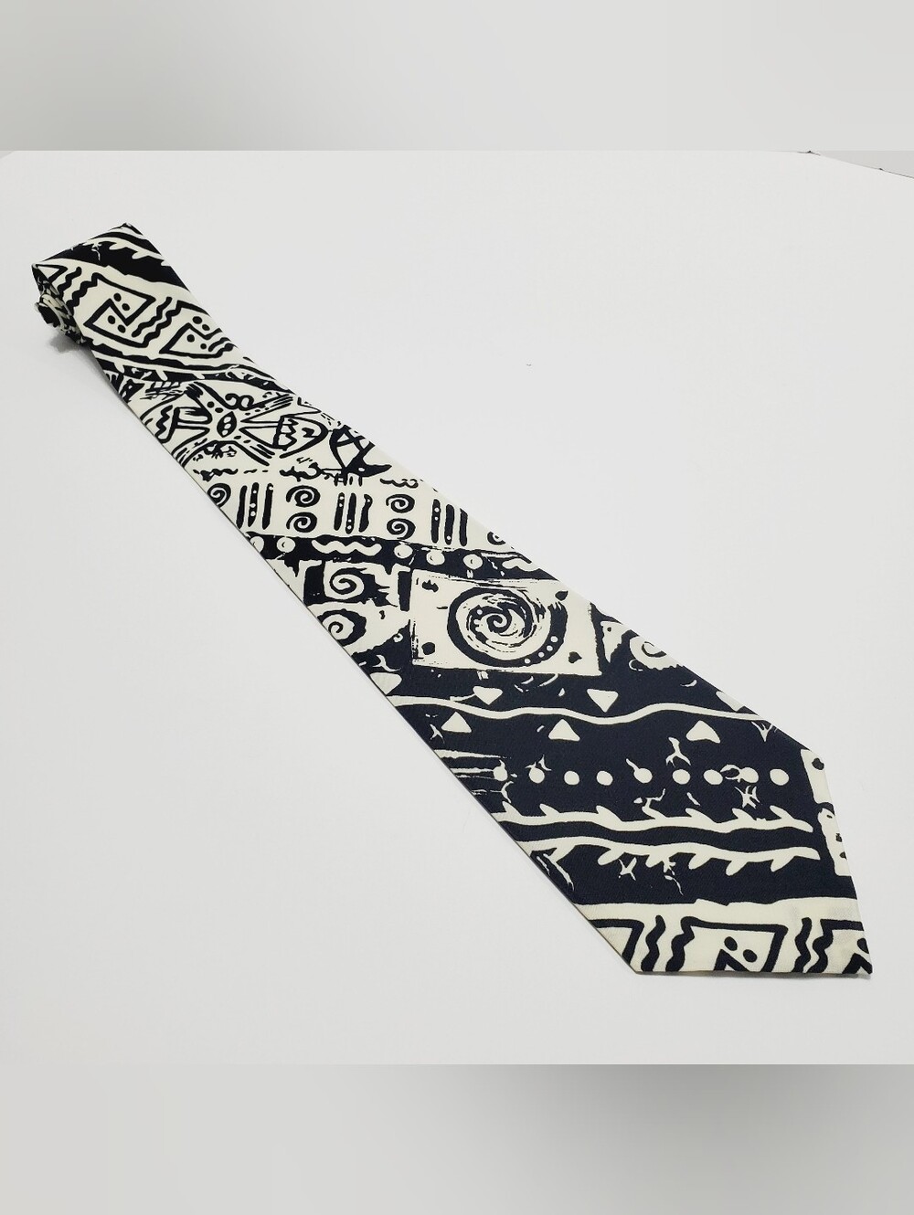 Lord & Paul Men's Neck Tie Black & White Abstract Pattern 55x4"